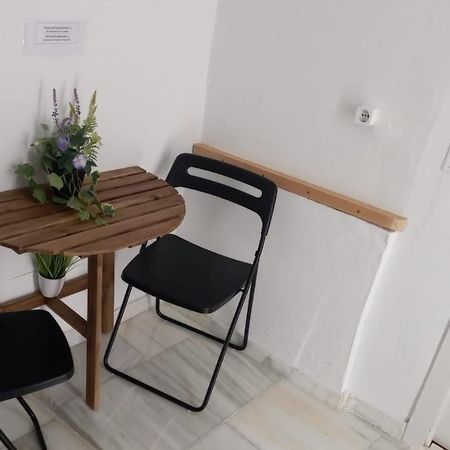 מאלגה Malaguena Salerosa "Apartamento - Estudio Con Terraza" En Casa Tipica De 1 A 4 Dormitorios מראה חיצוני תמונה